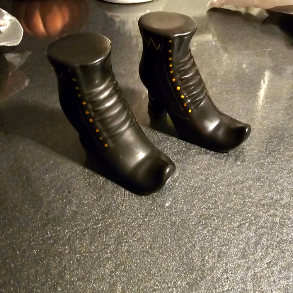 BRAND NEW Witches Boots set 4in